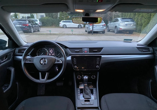 Skoda Superb cena 72900 przebieg: 208500, rok produkcji 2020 z Wołomin małe 154